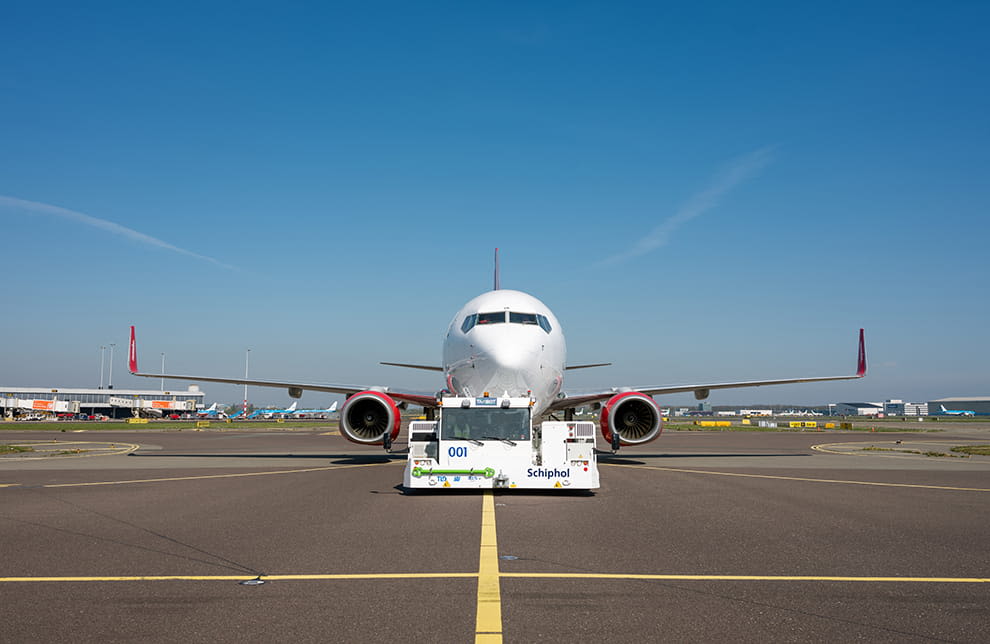 Sustainable taxiing: Taxibot trial